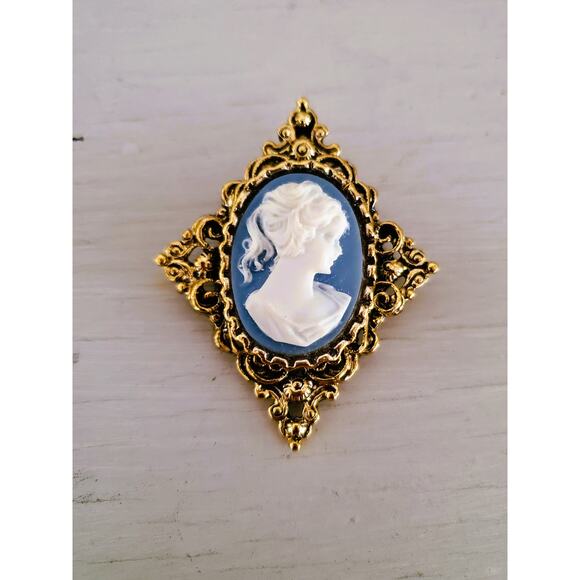 Vintage Gerry's Blue and White Cameo Brooch and Pendant - Picture 1 of 6